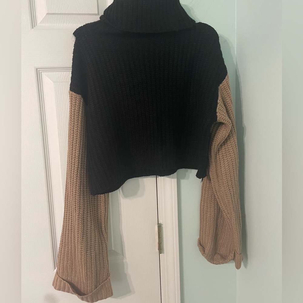 Super cute cropped turtleneck sweater